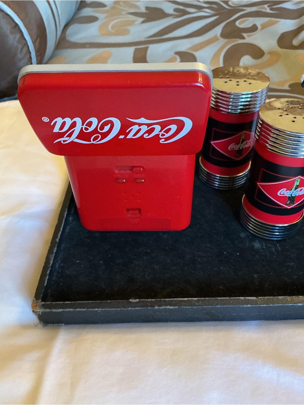 Coca Cola Red Retro Kitchen Tin Clock and Salt/Pepper Shakers Set - Picture 2 of 7